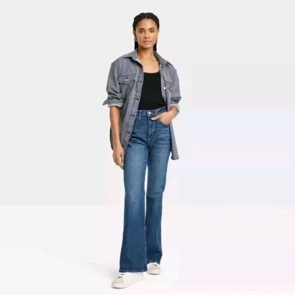 Women's High-Rise Flare Jeans Universal Thread Medium Wash 8 Short - Picture 1 of 4